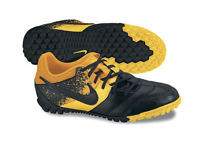 Bomba Nike   In Soccer Shoes 2013 14-4y   36